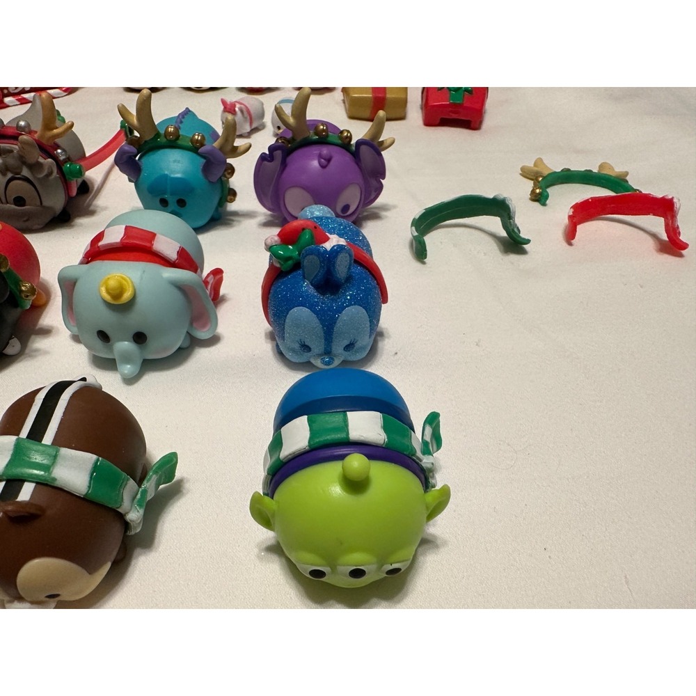 Tsum Tsum Vinyl Figures Lot 24+ Pieces Disney Christmas Train Sleigh Trinkets - Picture 11 of 11